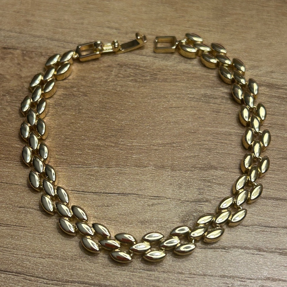 14K Gold Plated Women's Bracelet NIB
7 3/4” Length